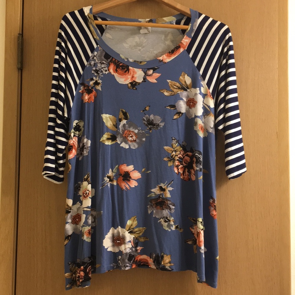 💙 Floral Striped Top